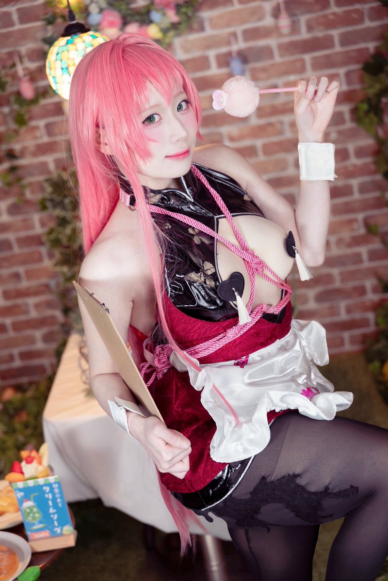 ei_uvn's tweet photo. Would you let Velvet serve you?🖤

勝利の女神: NIKKE Velvet -  Maid For You
 #NIKKEcosplay  #NIKKE https://t.co/MP2hjytPhc