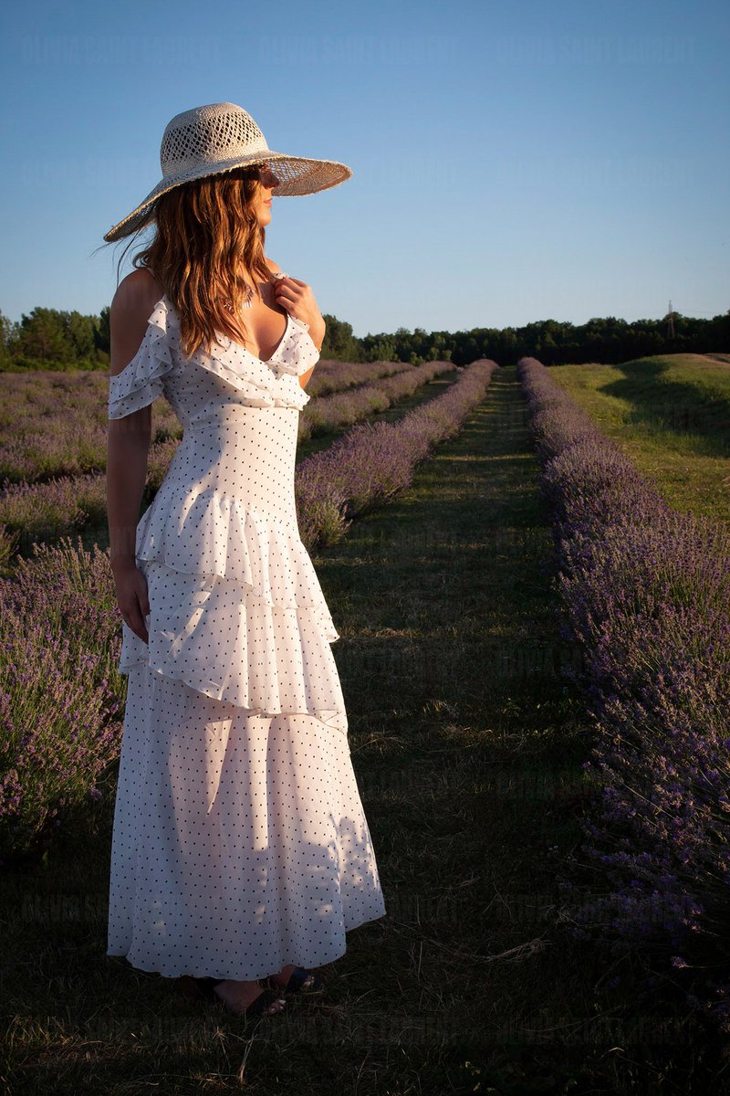 OliviaStLaurent's tweet photo. Sometimes, all you need is a lavender field🪻 https://t.co/6DWwC6Zhg3