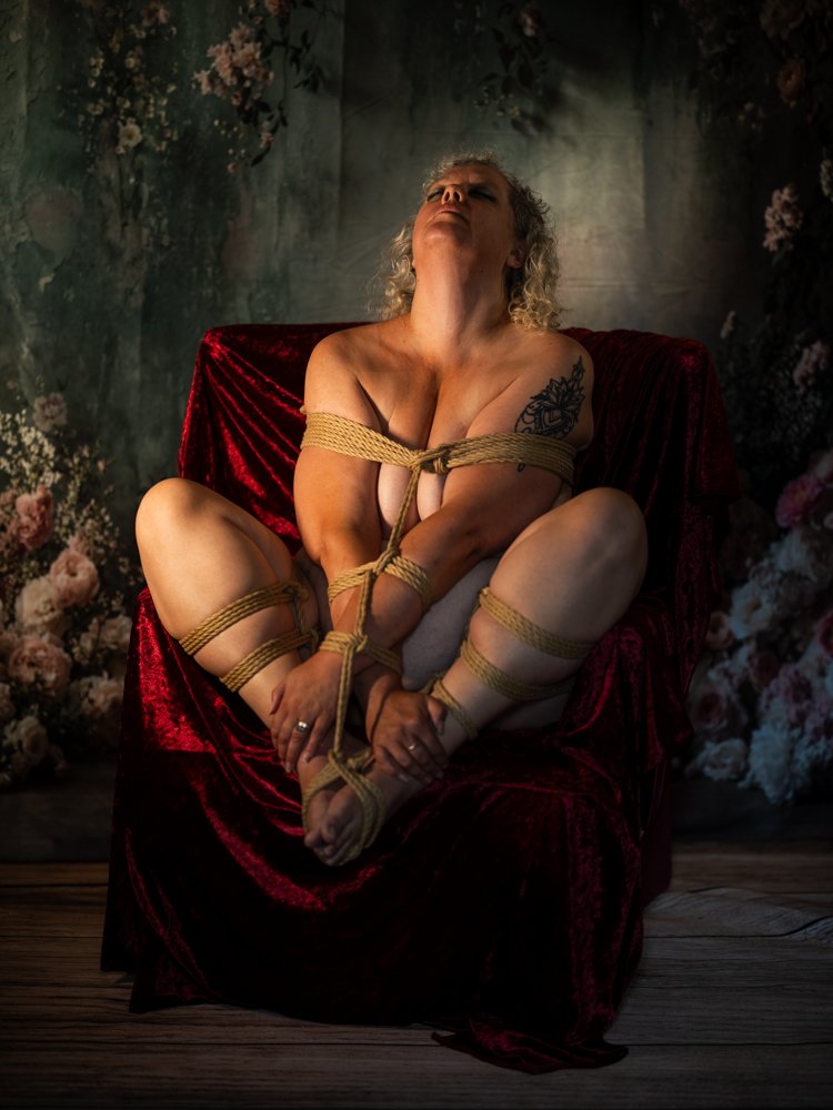 MelodeeAmethyst's tweet photo. Little tided up...

📸 @DarkAngel_Photo 

#Rope #Photograph #Shoot #Portfolio #Model #Restrained https://t.co/7vtgT0tjqF