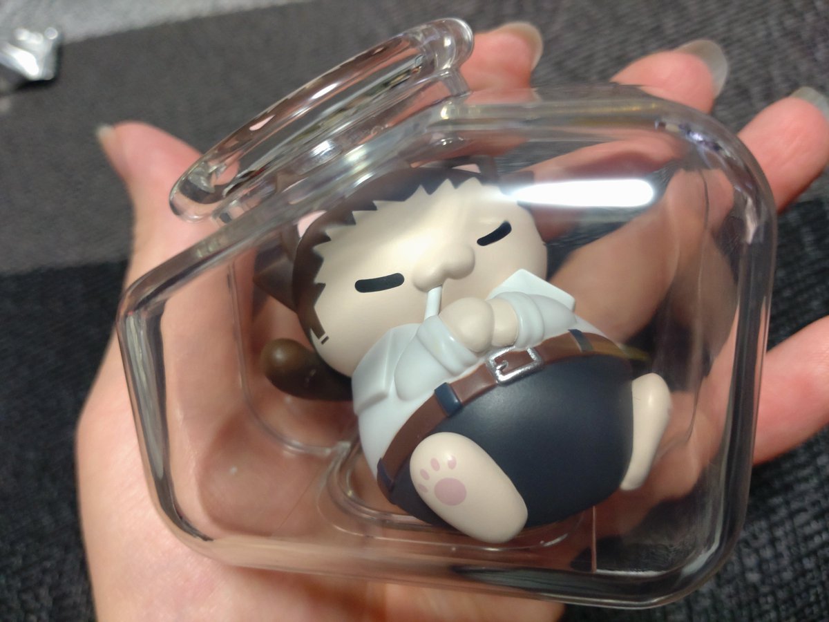 blackjade0612's tweet photo. すみません…！！情報求むです！
この「あつにゃん」を取り出している方を沢山見るのですが、皆さんどうやってあちゅやを解放されているのですか？？
1個しかないので、確実な情報が欲しいです。
篤也ァァァ！！！！ https://t.co/GHtretihYD