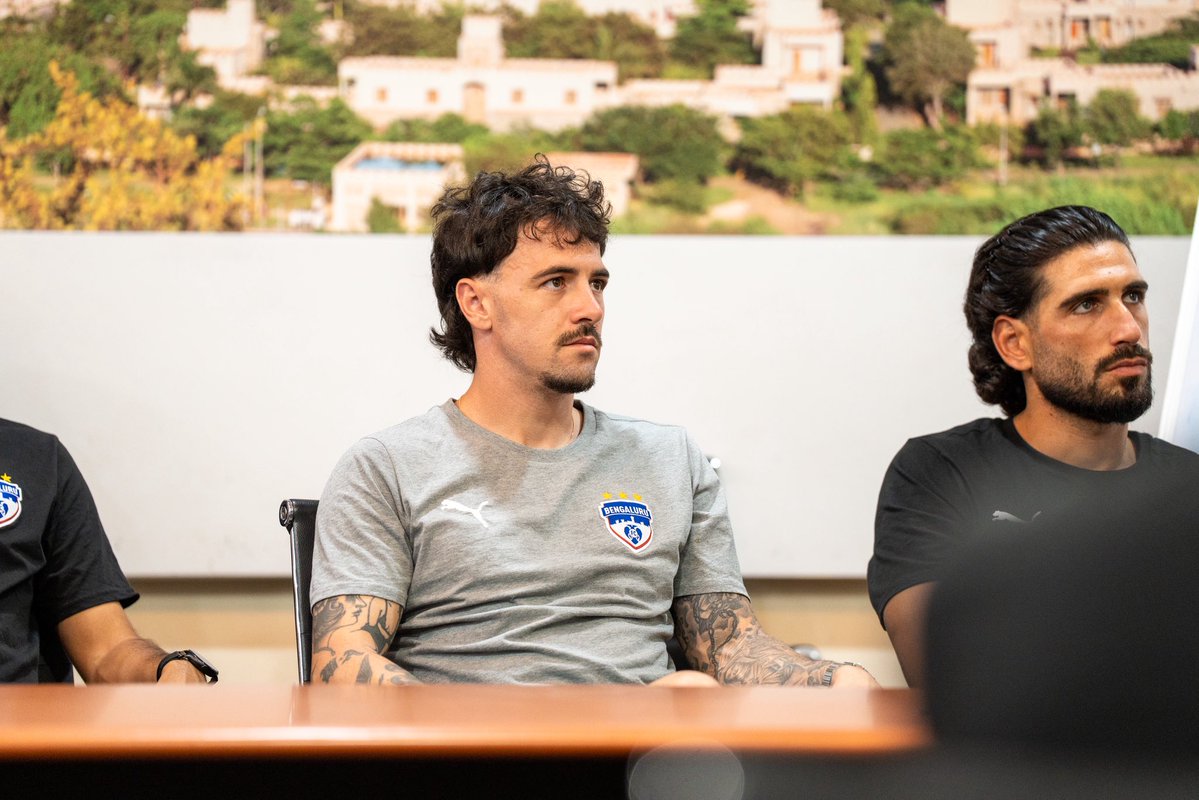 bengalurufc's tweet photo. The foundations have been laid. 🔵

Bengaluru FC Head Coach, @PepMunyoz gathered the team and set the expectations for the squad ahead of the 2026-27 Indian Super League Season. 👊

#WeAreBFC https://t.co/fT7QJ6uXzg