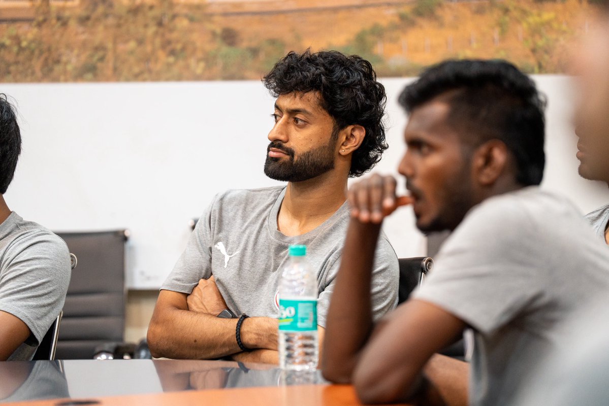 bengalurufc's tweet photo. The foundations have been laid. 🔵

Bengaluru FC Head Coach, @PepMunyoz gathered the team and set the expectations for the squad ahead of the 2026-27 Indian Super League Season. 👊

#WeAreBFC https://t.co/fT7QJ6uXzg