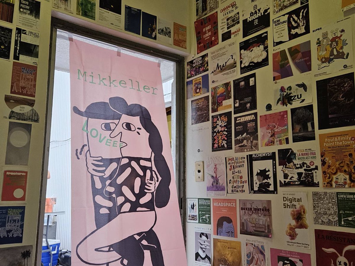 lifte_official's tweet photo. 🇩🇰 渋谷で明日から開催の「ミッケラー 20年のビールとアート」展プレイベントに行ってきました🍺

ブランドの歴代ラベルやポスターが並ぶギャラリーは、まるで #ミッケラー の世界観に入り込んだような空間。

クラフトビールも味わえ、限定グッズも充実✨

8月14日まで開催です！

#デンマーク https://t.co/mzq28Gb5zb