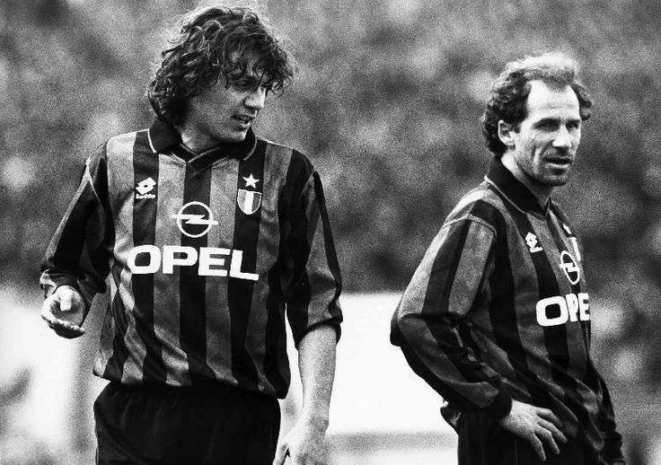 ACMilan_Brasil's tweet photo. 📃🥹 Publicação de Paolo Maldini, em seu Instagram, em homenagem a Franco Baresi:

"Olá, Franco

Hoje sinto a mesma sensação de quando, por qualquer motivo, você não podia ir a campo conosco: como faremos sem o nosso capitão?

Você me ensinou a lutar até o último suspiro, o que significa dedicação à camisa e o valor de ser um verdadeiro líder. Fez isso com exemplo, todos os dias: poucas palavras, mas muitíssimos fatos.

Você me protegeu quando eu era criança, orientou-me quando era um rapaz e me inspirou quando me tornei homem. Foi o melhor jogador com o qual tive a honra de poder jogar ao lado.

Um abraço afetuoso à toda família, em particular à sua mulher Maura e aos seus filhos Edoardo e Giannandrea.

Você fará falta, capitão. Mas a luz da sua estrela continuará nos acompanhando para sempre."