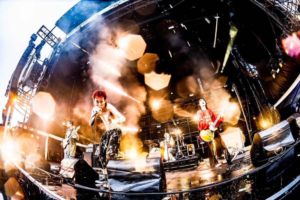 realsoundjp's tweet photo. ▬▬▬ ⚡️『京都大作戦2026』徹底レポート⚡️ ▬▬▬

📎https://t.co/LcKm2TnfQy

太陽が丘に広がった壮大なロック絵巻
10-FEETと“夢”を分かち合った名シーン尽くしの2日間

📸 ライブ写真一覧：https://t.co/Vbkcanui7o

#京都大作戦2026 #10FEET @MI_KYOTO https://t.co/vCMKnVzKyY