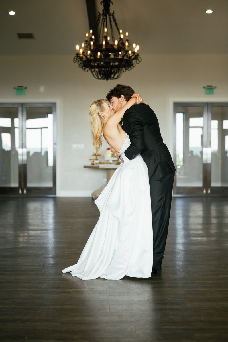 covenantpicture's tweet photo. Every promise is a step into forever, taken hand in hand. Love is the journey, and together is the destination.
#HoustonWeddings #AustinBride #DallasLove #covenantpictures https://t.co/DsCRjnVppA