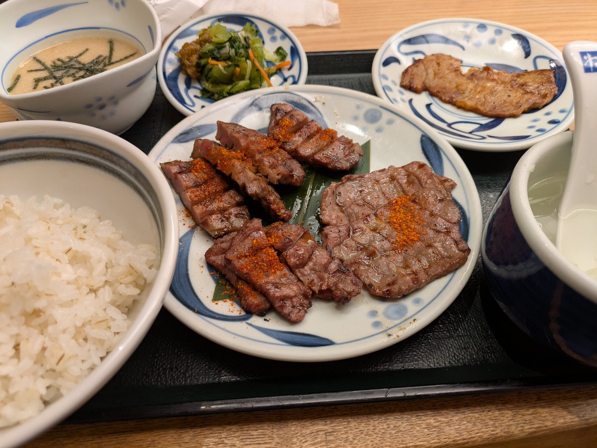 muro5genki's tweet photo. むろくん 37さいのおたんじょうびおめでとう🎂

人生設計では今頃家庭に入って三人目を幼稚園に送ってるはずだっ た https://t.co/I1iekQvIRV