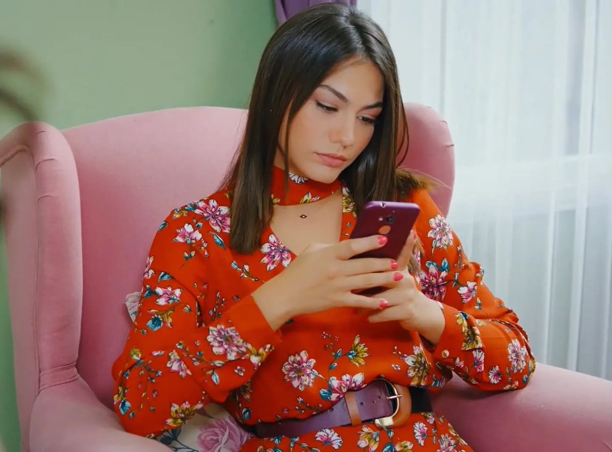 Dem34ozde's tweet photo. Buen viernes 
#demetözdemir https://t.co/S0dMaDKoek