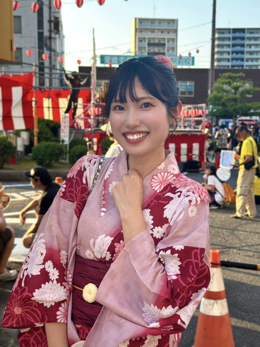 sato_nemu4158's tweet photo. 28歳、華のアイドル。

今年も浴衣デートの予定は、あなたのために空けてあります。

8月2日は「知多娘。夏まつり」🏮👘
浴衣でライブします☺️

「アイドルと浴衣でデート(デート抜き)」しような！ https://t.co/XofEGKWkAA