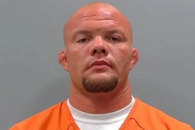 BlindBearMedia's tweet photo. 🚨Just got news🚨 

Anthony Smith was curled up in a ball at the judges feet in court this morning

Really an absolutely classic from “Lionheart” https://t.co/ZMezlRrDzb
