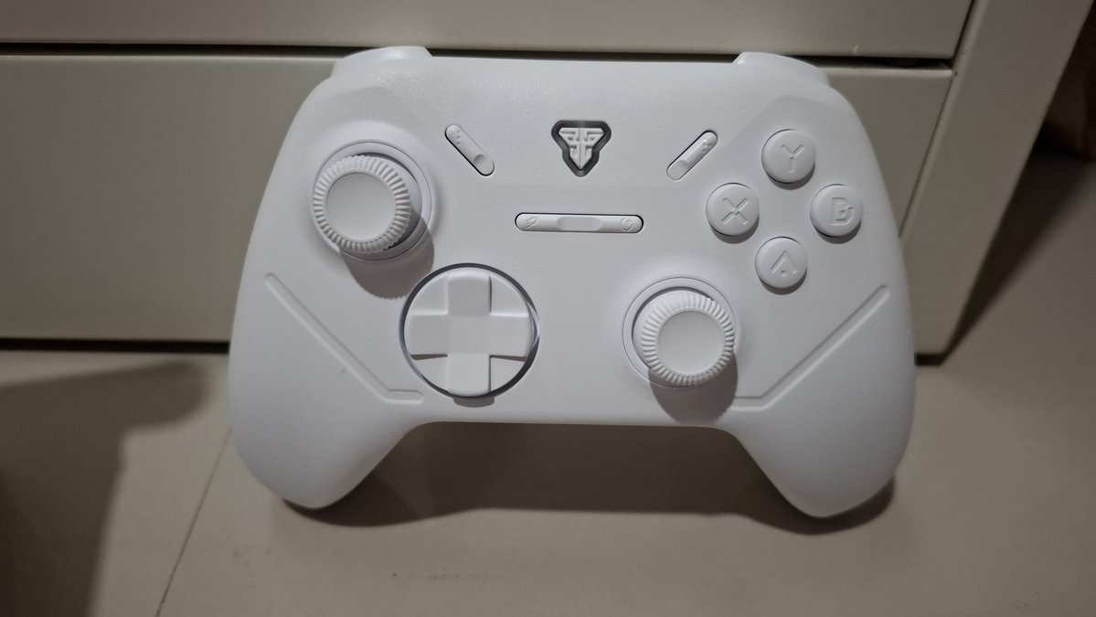 dttrevale's tweet photo. WTS WTB PRLOVED

Controller Fantech WGP13S Shooter III Wireless Gamepad 
(Pembelian 2025)
-Lengkap kotak (hanya saja kotak sudah agak lecet)
-Jarang dipakai
-semua tombol aman

260k (nego tipis)
CO lewat 🍊 + 8% biaya admin 
📍Makassar https://t.co/xodwiRVG8b