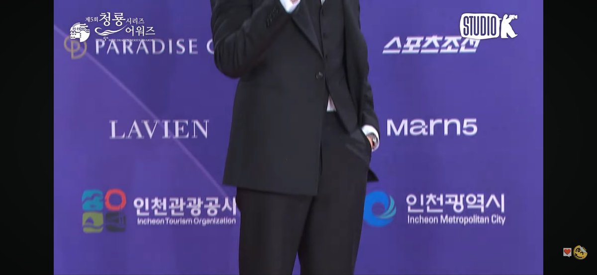 eollebeolleng's tweet photo. 주머니에 손 넣는 거 보고 감동 https://t.co/li8wExdify
