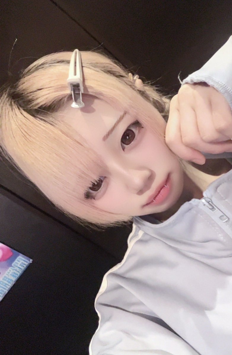 atom_kunugi's tweet photo. くぬぎは1年記念日だあああ！！！

逢いに来てくれたもぅ😭

今日20:30〜L！！！

 #コンカフェ好きと繋がりたい 
 #いいね返し
  #記念日 
 #ウルフカット https://t.co/6xTNVU2la9