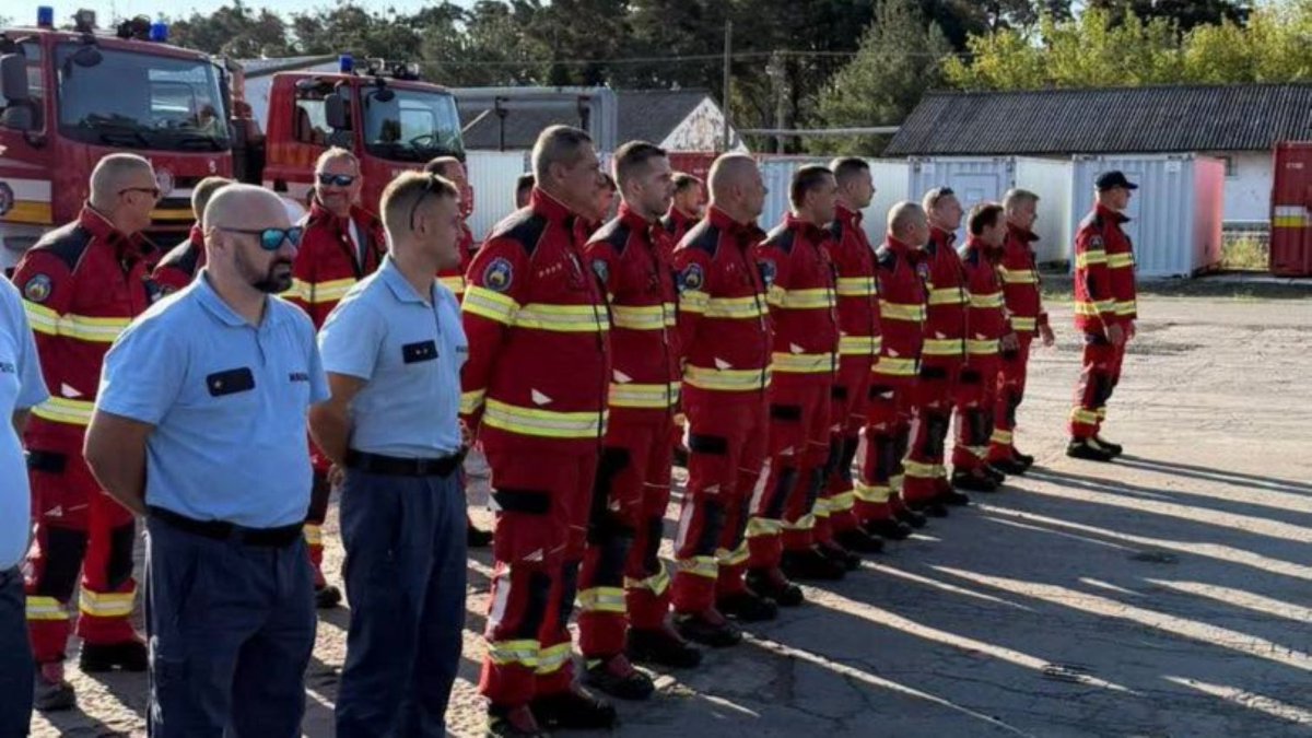 CzHasici's tweet photo. Slovenští hasiči míří do Francie. Budou chránit oblast ohroženou lesními požáry https://t.co/D0gv5IA2qT 
🚒🇸🇰➡️🇫🇷 Dvacet slovenských hasičů a 19 kusů techniky odjelo do Francie, kde budou připraveni zasahovat u lesních požárů. #Hasiči #GFFF #Francie #EU #HasiciCZ https://t.co/Jm9vCvh6S6