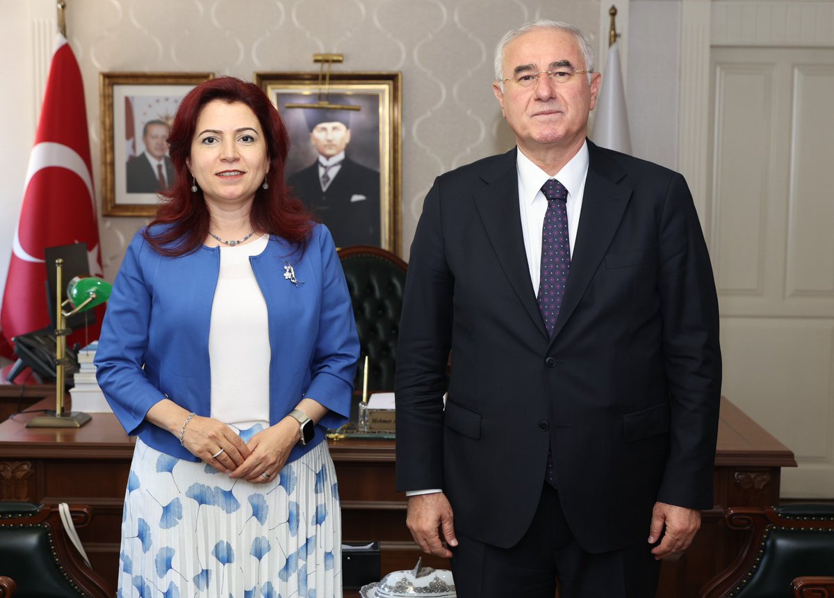 TRombudsman's tweet photo. Ankara Yıldırım Beyazıt Üniversitesi Hukuk Fakültesi Dekanı Sayın Prof. Dr. Neslihan Karataş Durmuş, Kamu Başdenetçisi Sayın Mehmet Akarca’yı ziyaret etti.

Ziyaret kapsamında; Kurumumuz ve Üniversite arasında iş birliğinin geliştirilmesi konusunda mutabakata varıldı.

@Neslihan_KD @ybuankara 
#KDK