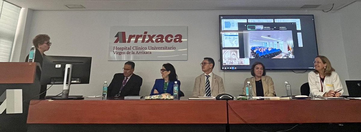 AreaUnoArrixaca's tweet photo. 👩🏽🏫🏥Otra compañera, la Dra. Caty de Paco Matellana, ginecóloga de la Arrixaca, consigue la plaza de profesor vinculado con la @medicina_um
Enhorabuena❗️ seguimos sumando docentes y clínicos para la mejor formación de nuestros futuros médicos. https://t.co/w6qkfC998P