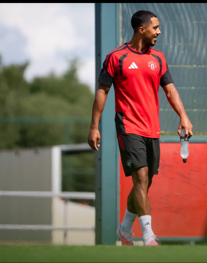 SOffvcial's tweet photo. Youri first training season. Already feeling at home. 🔥 https://t.co/lYYE9bSJu8