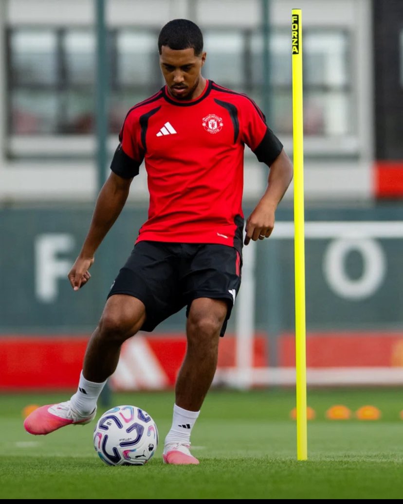 SOffvcial's tweet photo. Youri first training season. Already feeling at home. 🔥 https://t.co/lYYE9bSJu8
