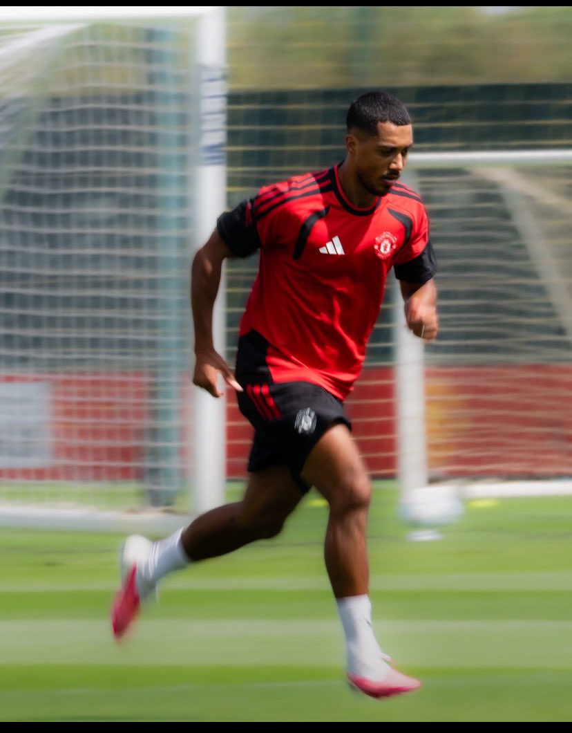 SOffvcial's tweet photo. Youri first training season. Already feeling at home. 🔥 https://t.co/lYYE9bSJu8