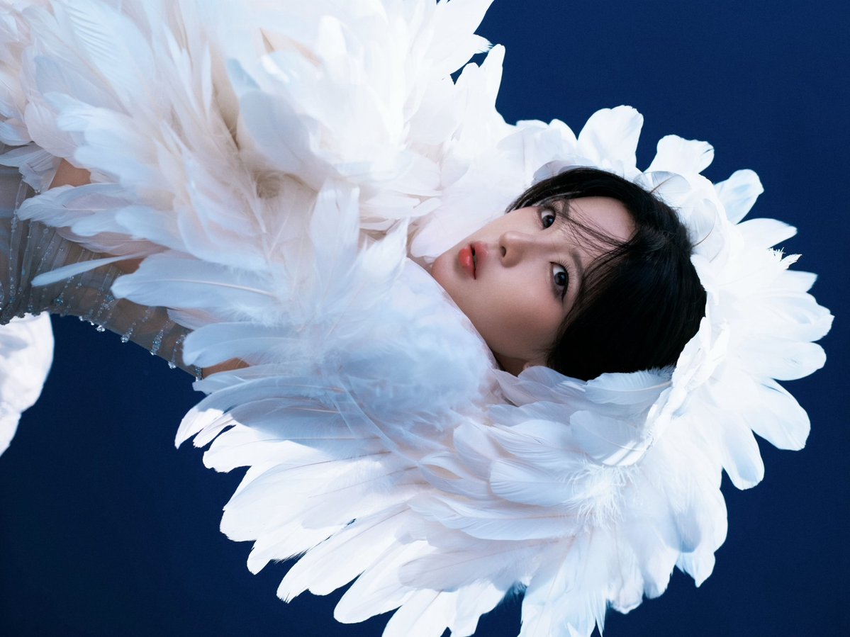 chaoycue's tweet photo. @xiaozshen Passing through waves of wheat and starlight, fearless and pure. Beyond the framework of time, where light and shadow blur into something timeless. Here’s to another year of becoming who I’m meant to be. https://t.co/I17mFemMLm