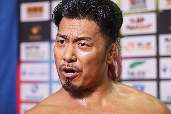 njpw1972's tweet photo. 鷹木「クソくだらねえな、オーカーン。お前がどんな試合をしてんのかって、公式のYouTube見てみたら、一発目のコメント欄で『オーカーンの試合は、トイレタイムだからありがたい』ってコメントがあったぞ。ブーイングされて、嫌われて満足か？トイレタイムで満足か？」

全文
https://t.co/DUMuHPQl7g https://t.co/vFwauhNbvY