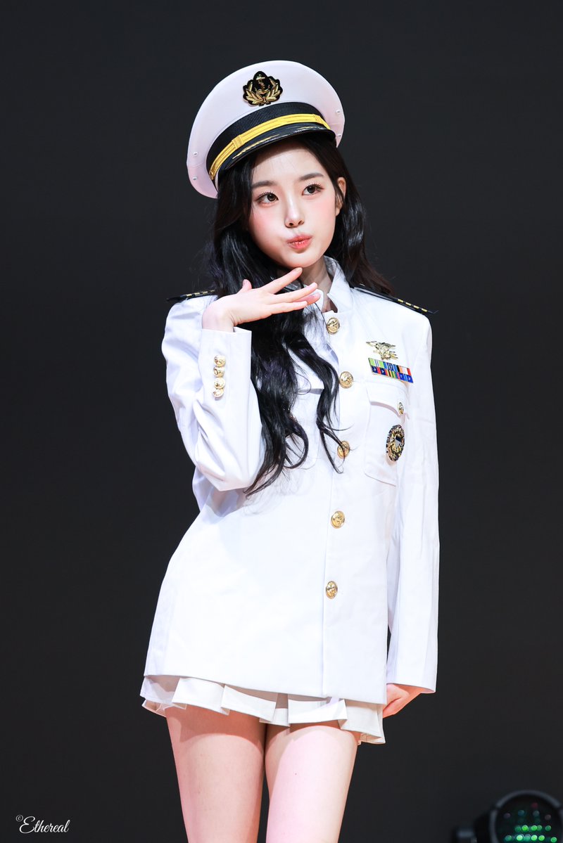 suh_ethereal's tweet photo. 260726 팬사인 HQ  

👩‍✈️ 

#트리플에스 #tripleS #지연 #Jiyeon https://t.co/xgLDc2EVfb