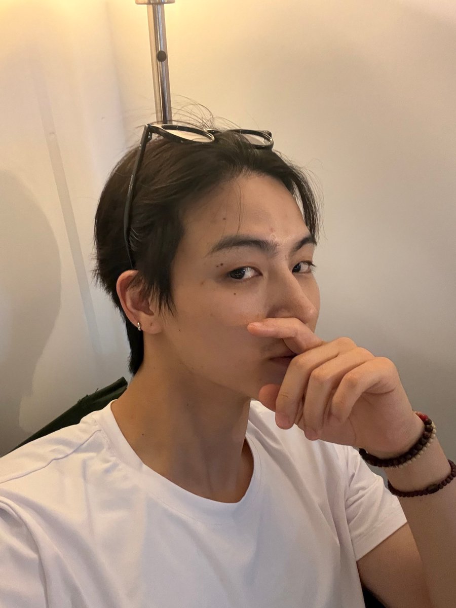 cyjprint's tweet photo. 260731 | #JAYB 💬

🌴 y/n, it’s so hot. everyone, stay safe in this heat…

💬 in this 40°c heat, my succulent dried up and died. sorry ㅜ
🌴 ah… i’m worried about mine too ㅠ

💬 what are you doing today?
🌴 i’m working today… i also practiced ㅠㅠ since i’m going to taiwan ㅠ

💬 the doctor jay b behind-the-scenes came out today ㅋㅋ
🌴 right ㅋㅋㅋ what do you think?

💬 the behind-the-scenes video is honestly hilarious ㅋㅋㅋㅋ🌊
🌴 make sure to watch it a lot~

💬 jaebeomie’s tremendous effort ㅋㅋㅋㅋㅋㅋㅋ
🌴 i’m just working hard~

💬 today is verse 2’s 9th anniv. congratulations!
🌴 wow, it’s already the 9th anniv… amazing ㅠㅠ

💬 when i first saw the youtube thumbnail, i was like, “what is this…? seriously, what am i looking at…?”
🌴 i picked that on purpose. isn’t it funny? ㅋㅋㅋ

🌴 but now that i think about it, has it really been 9 years?
🌴 i don’t think so…?
🌴 is it…?
🌴 i guess it is… wow, it’s been a long time ㅠㅠ
🌴 i’ll keep working a lot in the future too ㅋㅋㅋ

💬 i’m excited! we’ll get to see you more often, right?
🌴 of course~
🌴 i haven’t been able to travel lately. i’m going to work hard first & then go ㅋㅋㅋ
🌴 i should take a little break time

💬 are you going camping?
🌴 maybe, or maybe i’ll just disappear for a while ㅋㅋㅋ
🌴 i should go backpacking too ㅋㅋ

💬 where do you want to go backpacking? do you have anywhere in mind?
🌴 japan~~
🌴 or jeju island
🌴 but i should go around autumn…
🌴 i mean, once it becomes autumn…
🌴 my mistake

💬 don’t forget about us when you’re taking a break
🌴 i won’t forget you. i’ll keep in touch
🌴 ㅋㅋㅋ

💬 are you ready for the concert in taipei? i’m so excited.
🌴 i’m all ready. be really excited, and bring lots of friends

💬 i’m the only one taking this seriously again
🌴 i’m serious too, tho?

💬 fine. i’m not going to be swayed anymore by lim jaebeom’s bad-boy comments
🌴 the fact that you’re saying that already means you’re swayed. why are you pretending you’re not? want to get scolded?

💬 wow, it feels like it’s been such a long time since you last came to taiwan. i don’t even remember when the last time was
🌴 exactly. that’s why i’m going this time… see you there

💬 what is thisㅜ this has such a long-term couple vibe — —
🌴 well, our relationship has been a long one

💬 taiwanese ahgases have been working hard to prepare an event
🌴 i’m looking forward to it, little birds

💬 have you listened to mark’s song???
🌴 not yet… i’m busy too…

💬 you can just leave the song playing tho
🌴 i’m so busy working that i don’t have the presence of mind. my job is singing and making songs too… ㅎㅎ
🌴 if i play music in the recording studio, the sounds get mixed together, so i can’t~

💬 when is def coming?
🌴 soon

💬 even tho you’re busy, you still watch movies ㅋㅋㅋ
🌴 secondhand experiences are really important. they help enrich your imagination ㅋㅋㅋ

💬 do you like watching movies alone?
🌴 i really like it. i can concentrate well ㅋㅋㅋ

💬 i want to hear jaebeom say, “unnie, you’re pretty”
🌴 unnie, you’re pretty

💬 so did you watch the backrooms??
🌴 the backrooms… the game is the original, and i’ve watched so much gameplay of it, so i didn’t watch the movie ㅋ

💬 popcorn? dried squid? or nachos?
🌴 i just like drinking water ㅋㅋㅋ

💬 oppa, you’re handsome
🌴 i know ^^

💬 congratulations on verse 2‘s 9th anniversary! i’ll wait forever for verse 3.
🌴 i’ll do my best. please wait ㅋㅋㅋ

[📸]

🌴 a selfie… since you asked for one.
🌴 but do i wear white t-shirts too often?
🌴 these days i don’t have any shirts to wear ㅋㅋㅋ
🌴 ㅋㅋㅋㅋㅋㅋ pretty cutie… that’s not me…

💬 the audio on GOT7’s tiktok channel got muted 😅
🌴 i wonder why…?

🌴 ㅋㅋㅋㅋㅋ i haven’t left yet. i’m leaving soon, tho
🌴 i need to pack too ㅎㅎ
🌴 i can’t go wearing just one outfit ㅋㅋㅋ

💬 are you nervous?
🌴 A bit??

🌴 i’ll be back again. finish up your day well… and since it’s friday, don’t drink too much…
🌴 don’t get drenched