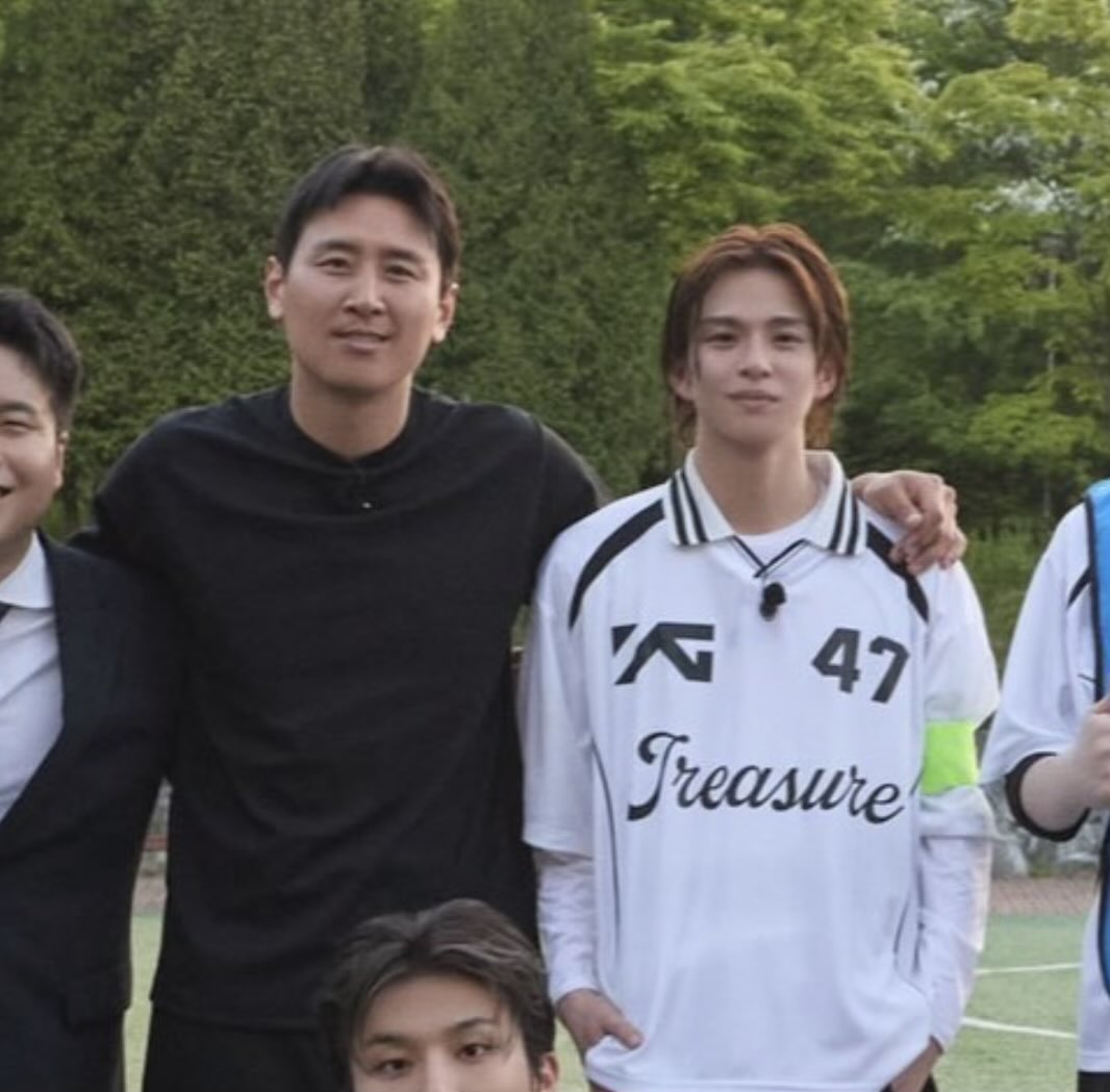 lovesickeu's tweet photo. standing beside the coach wearing the captain armband.. a glimpse of asahi if he chose to be a professional footballer https://t.co/db3shGjVki