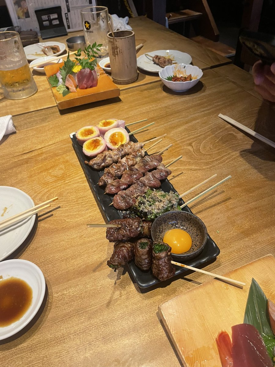 chicken_silver's tweet photo. 職場の後輩と飲み会🍻親知らずを抜いた痛みに耐えつつのお酒は痛みを忘れさせてくれた🦷食べた事も忘れたため食べてないのと同義🍚結果カロリーゼロ🙆🏻‍♂️ https://t.co/5lgyzYnFnq