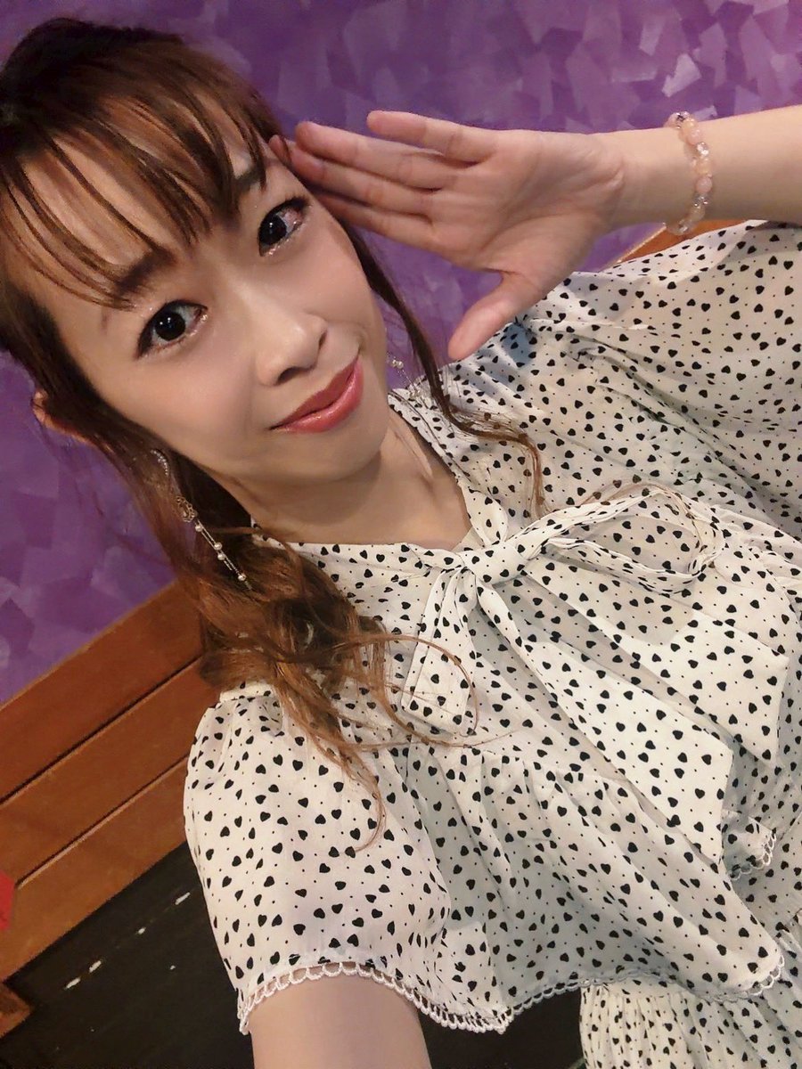 MakiOnizuka's tweet photo. 7月23日配信ワンマンライブのセットリストです💌💕
今回は、『ふみの日』当日だったのでお手紙🥰♩
いっぱい色んなジャンルで想いを込めて唄いました🥰🩷
コメントも楽しかった❣️みんなに届いてくれると嬉しいです😍

アーカイブまだまだ見れます❣️
チェキも数枚だけあるので、ぜひドット柄を🥳💕 https://t.co/ReizXCfUB5