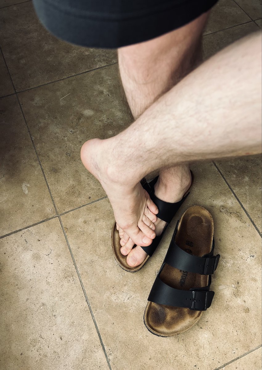 lvefeet's tweet photo. Mes pieds chauds sortant des birksโฆ.tu aimes cette odeur de mec ! ๐ฅ๐ฝ๐ง
#feet #malefeet #soles #toes #sniff #sniffme #stinky #musky #kiffeur #mansmell #smelly #sweaty #birks #sandals https://t.co/soOY0GajP3