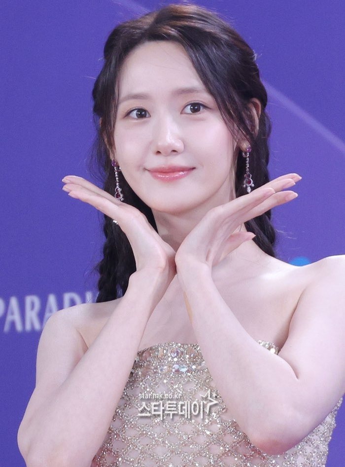 kdrama_menfess's tweet photo. MC Blue Dragon Series Award kita, Lim Yoona 😍 •kdm• https://t.co/TWvsSYZ5Ln