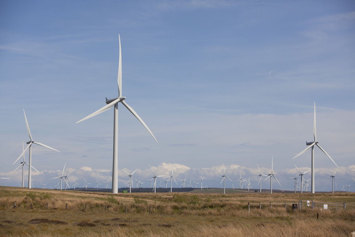 Iberdrola_En's tweet photo. 🇬🇧The UK's largest wind farm is about to take a giant leap forward.  

Whitelee Wind Farm in Scotland plans to double its capacity by replacing its existing wind turbines with newer, more powerful models.   

It will increase its capacity from 539 MW to 1,000 MW, generating even more renewable energy.