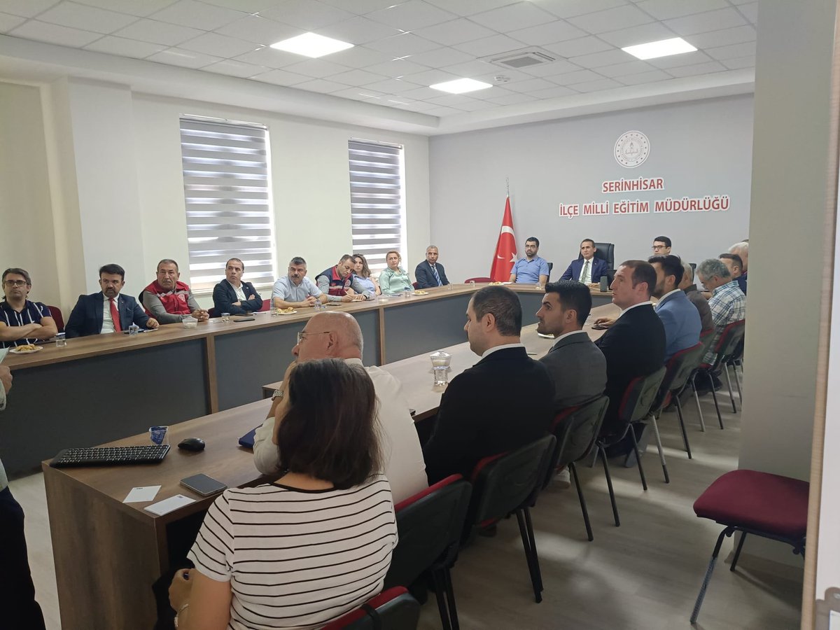 Shisarilcemem's tweet photo. Serinhisar Kaymakamımız Sayın İsmail ALSANCAK başkanlığında İlçe Hayat Boyu Öğrenme Komisyonu Toplantısı gerçekleştirildi. İlçe Milli Eğitim Müdürümüz Avni İBİŞOĞLU ve HEM Müdürümüz Özkan SAĞUN tarafından faaliyetler paylaşıldı, 2026-2027 yılı çalışmaları planlandı. https://t.co/fYixUuGlQy