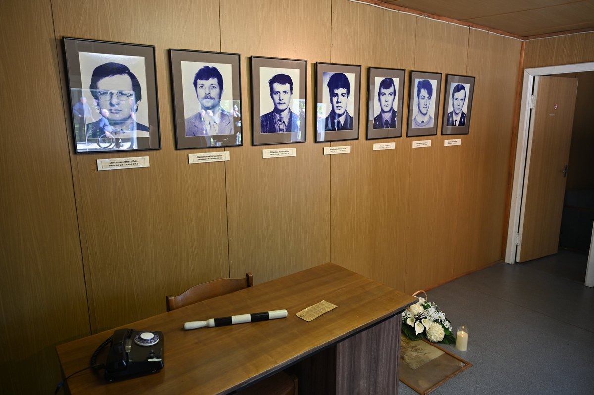 BudrysKestutis's tweet photo. On this day in 1991, seven Lithuanian officers were killed at the Medininkai border post by soviet forces. 

The attack was meant to intimidate a young democracy that had just restored its independence. Instead, it strengthened Lithuania’s determination to be free.

This day reminds us that freedom is never guaranteed. It must be protected, defended, and valued by every generation.