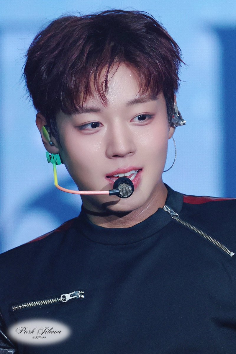 hoongcch1's tweet photo. 박지훈 진짜 재밌는거
저번주에는 아이돌이었는데 이번주에는 배우임 https://t.co/Q4Nbk9CHup