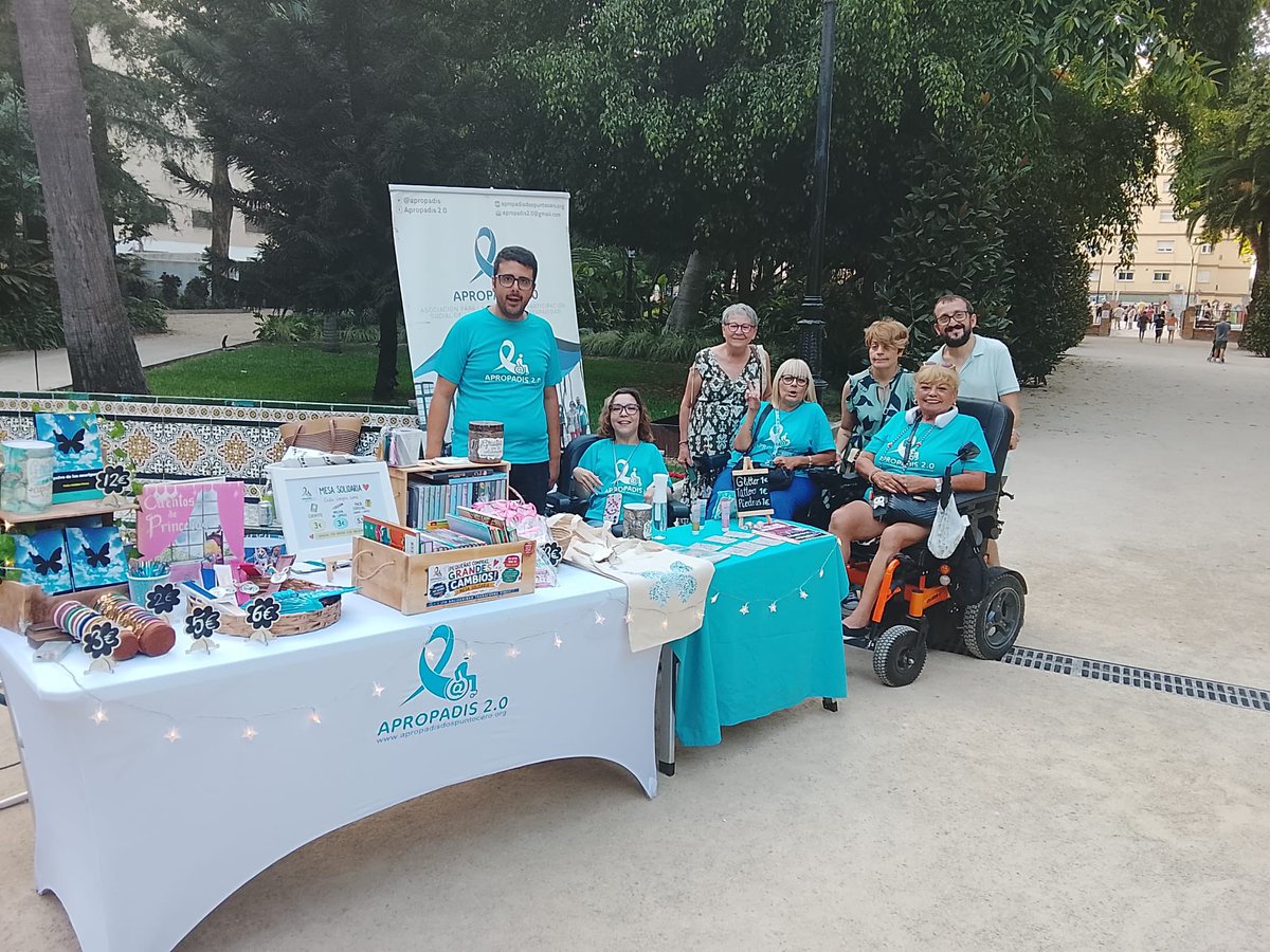 Apropadis's tweet photo. Gracias al Ayuntamiento de Algeciras, a la Delegación de Mercados y a APYMEAL por contar con APROPADIS 2.0 en esta iniciativa solidaria 💙 
Gracias también a nuestro voluntariado y a todas las personas que nos apoyaron. ¡Seguimos trabajando por una sociedad más inclusiva! ♿ https://t.co/Q4JN3O3NU0