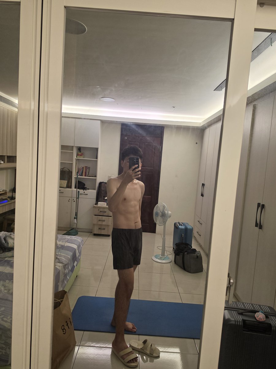 OldEe35's tweet photo. 好像胖了啦QQ……還是就算了 https://t.co/hbzi7HEpzW