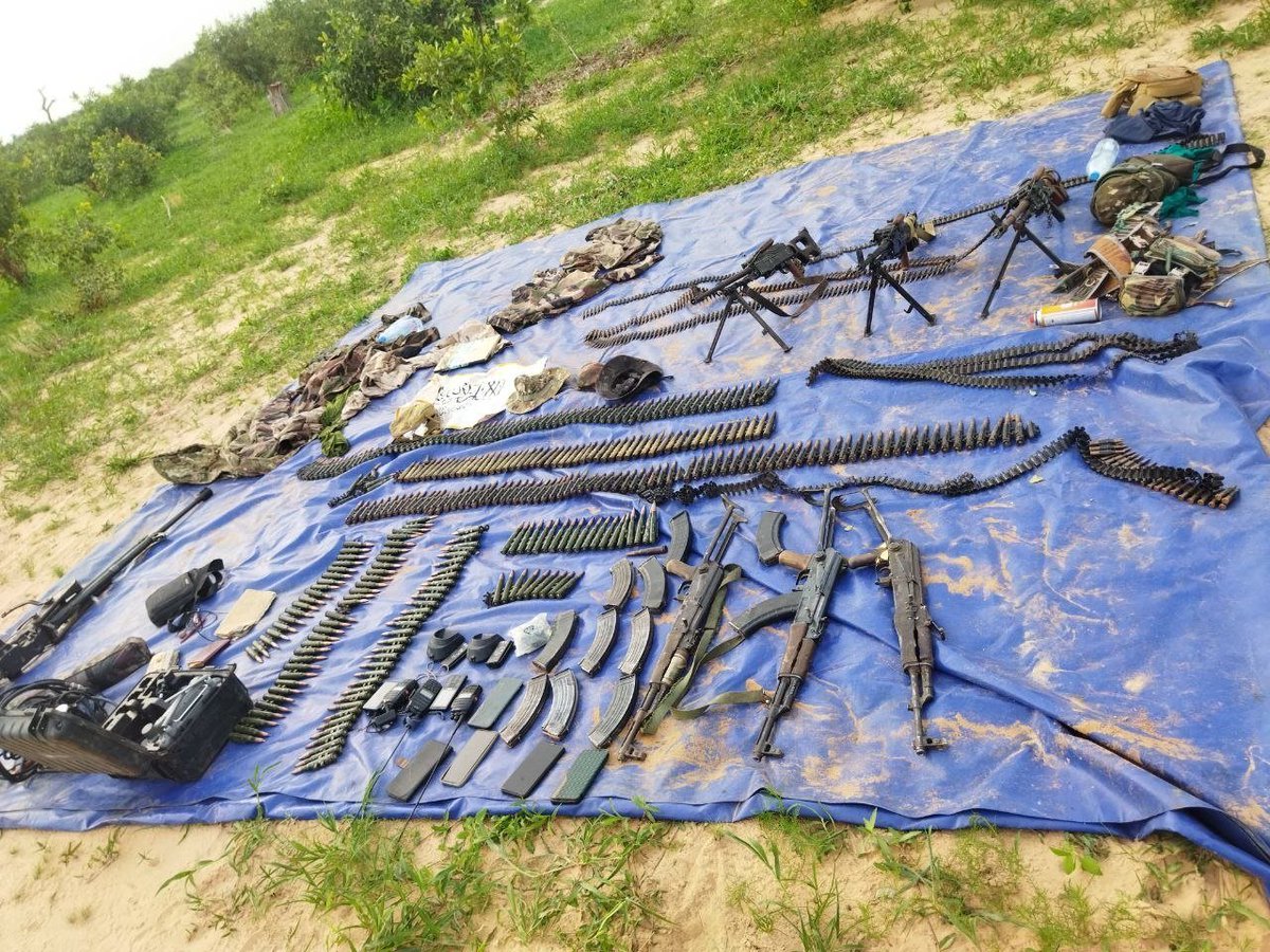 Madison11778279's tweet photo. Les alliés sont engagé le combat.  Au cours de l'affrontement, 10 terroristes ont été éliminés, un pick-up équipé d'une mitrailleuse lourde a été capturé, ainsi que des motocyclettes et une grande quantité d'armement et de matériel. https://t.co/W2mZf3DMps