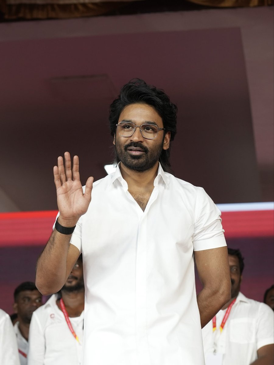 dhanushbuzz's tweet photo. Exclusive pictures from #Dhanush Anna’s #EnnamPolVaazhkai https://t.co/LJa24nBVBy