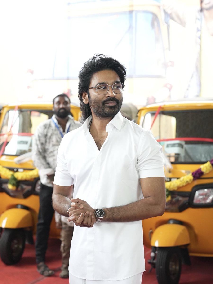 dhanushbuzz's tweet photo. Exclusive pictures from #Dhanush Anna’s #EnnamPolVaazhkai https://t.co/LJa24nBVBy