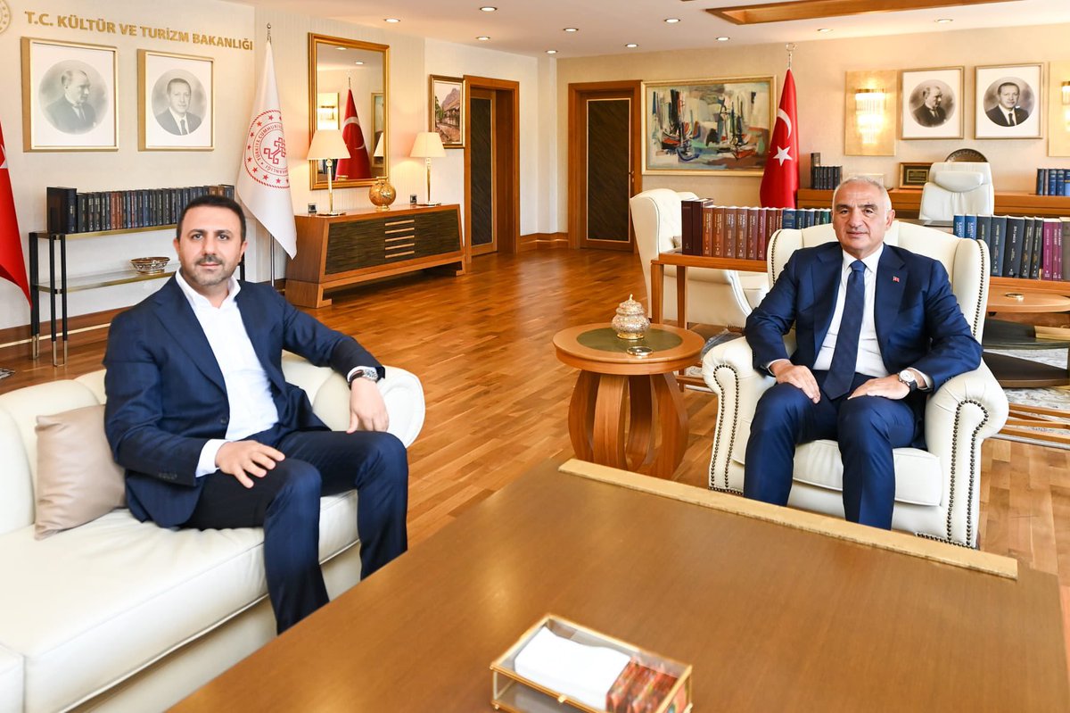 T_Bedirhanoglu's tweet photo. Kültür ve Turizm Bakanımız Sn @MehmetNuriErsoy makamında ziyaret ettim.

📌 Bitlis Halk Kütüphanesinin tamamlanarak hizmete alınması,
📌Tatvan Kültür Merkezi ihale işlemlerinin tamamlanması,
📌Bitlis Kalesi Restorasyon çalışmaları ile ilgili konularda desteklerini talep ettik.

Kıymetli Bakanımıza ilimize yapmış olduğu destekler için Teşekkür ediyorum.