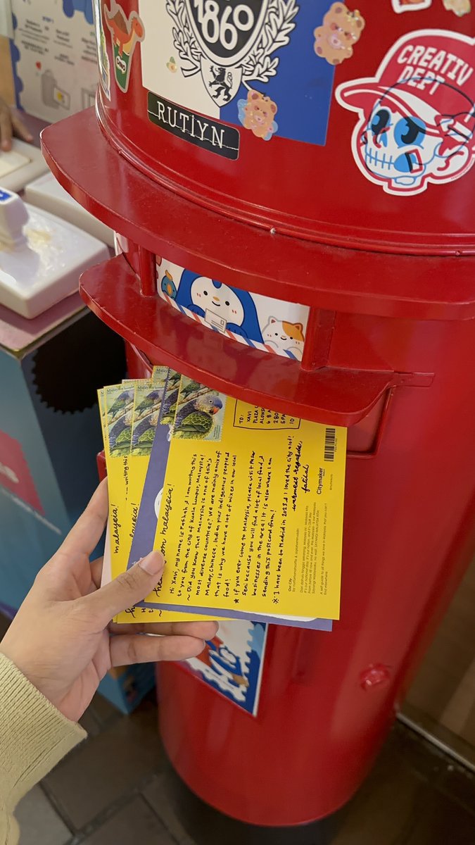 icedteafatihah's tweet photo. did you know that with RM1 you can send a postcard to anywhere in the world? 🌎🌍🌏 https://t.co/w3m1oZMW9D
