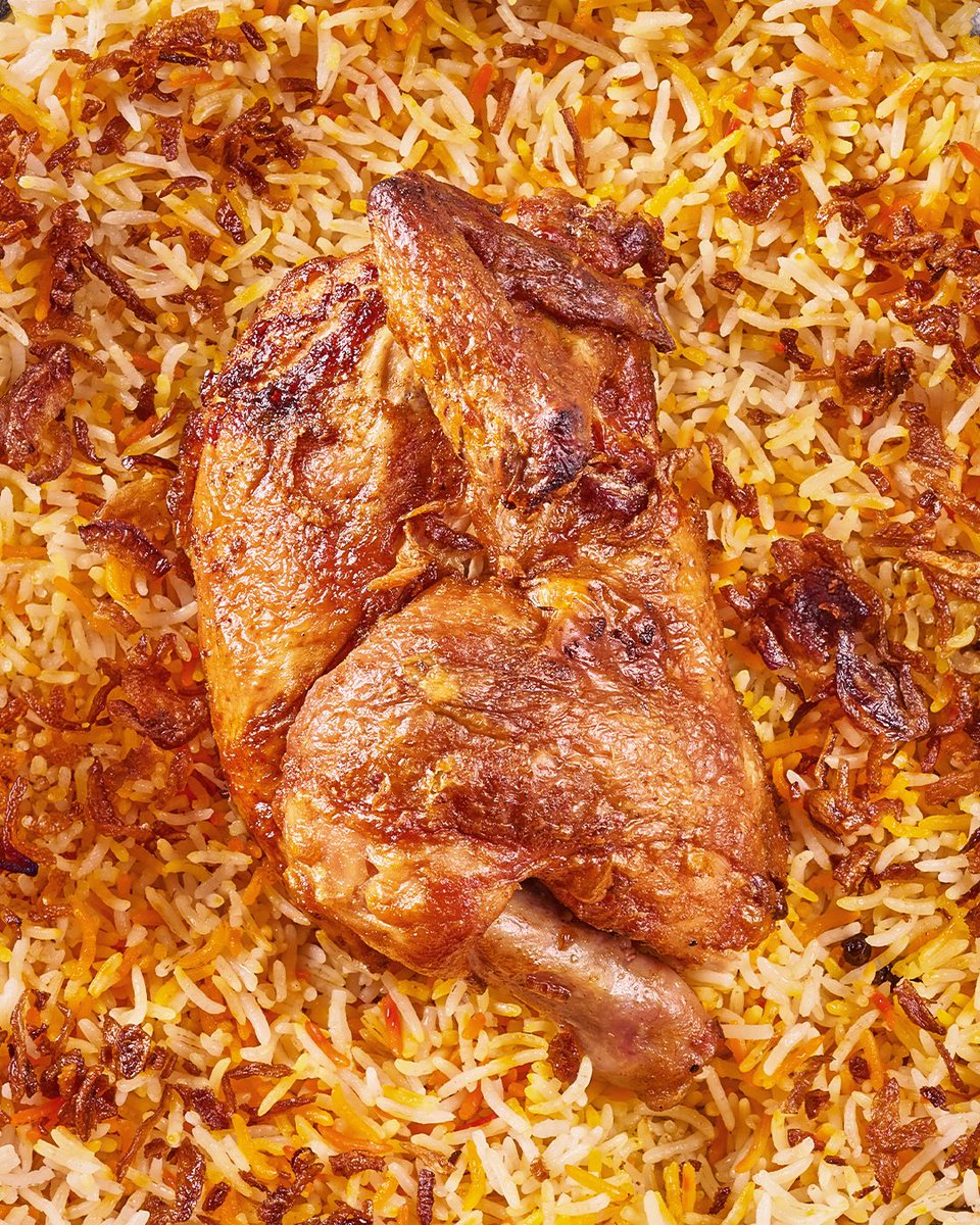 QAlratem's tweet photo. في العزايم، الطبق ما يكون مجرد اختيار.
يكون جزء من الكرم، ومن اللمة، ومن اللحظة اللي تجمع الناس حول السفرة.
دجاج شواية من قصر الرتم… ينطبخ على رواق ويتقدم بلذة.

#جودة_بطعم_القصر #قصر_الرتم #الدمام https://t.co/aMS3bj0975
