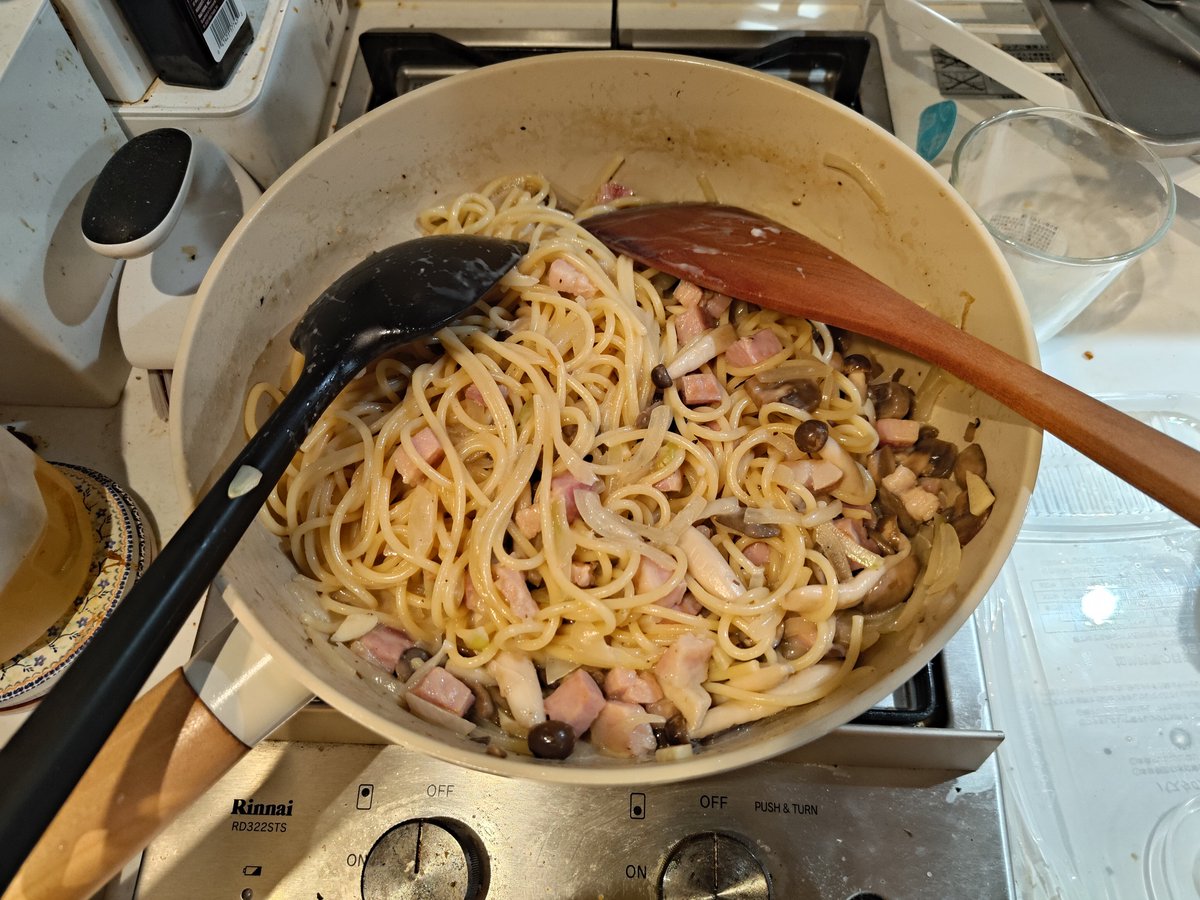 lenzak800's tweet photo. 今日の料理はベシャメル風ベーコンきのこパスタとモザレラチーズ🥰✨ https://t.co/putEBSJ5TF