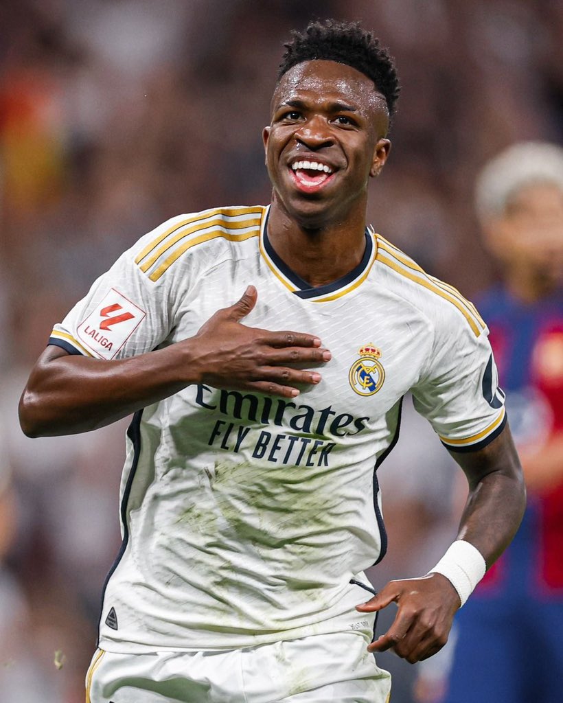 sa10nee's tweet photo. Real Madrid forward Viní Jr.’s mom gives a hilarious reply when a fan asked if Viní Jr. is leaving Real Madrid for Arsenal this summer.

“Hahaha, Arsenal? are you serious? They can buy him on FIFA. He is staying at Real Madrid.” https://t.co/3NoeQmuTsN