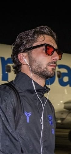 miyzio's tweet photo. Ferran with this red glasses >>> https://t.co/OBCNhkwaf1