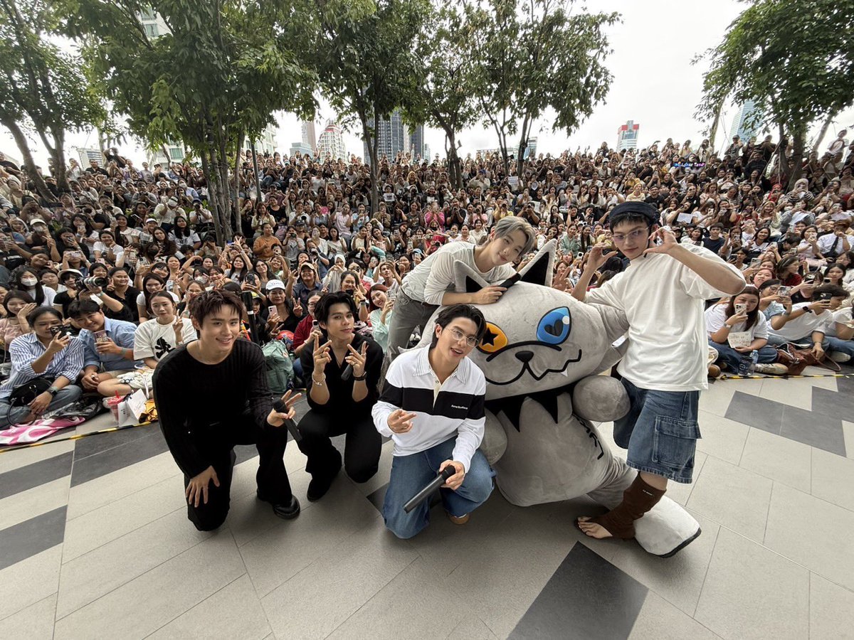 WEofficialTH's tweet photo. LYKNxLYKYOU BOOK FAIR
#งานมหกรรมนิยายนานาชาติ2026xLYKN
#williamjkp 

ขอบคุณน้องวิลเลี่ยมและ LYKN ที่มาส่งต่อรอยยิ้ม ความอบอุ่น และช่วงเวลาแห่งความสุขให้กับแฟนคลับทุกคนในวันนี้ ขอบคุณแฟนคลับทุกคนที่เดินทางมาร่วมงาน คอยซัพพอร์ต ส่งกำลังใจ และมอบความรักอย่างเต็มที่เสมอ หวังว่าทุกคนจะได้เก็บความทรงจำดี ๆ และรอยยิ้มกลับบ้านไปด้วยกัน แล้วพบกันใหม่ในกิจกรรมครั้งหน้านะครับ 🫶🏻 

#WEofficialTH