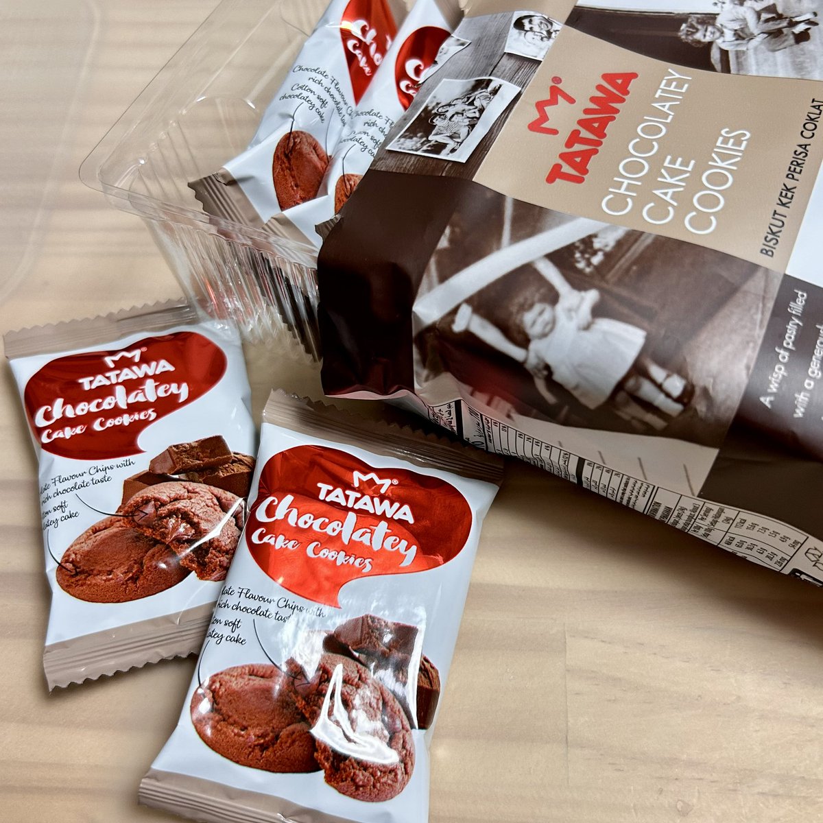 ferretti_1219's tweet photo. 夜のおやつ🫖
#TATAWA
Chocolatey Cake Cookies
チョコレートケーキクッキー
#今日のおやつ
#おやつ好きな人と繋がりたい
いただきま〜す😋 https://t.co/7uRUrSBhRv