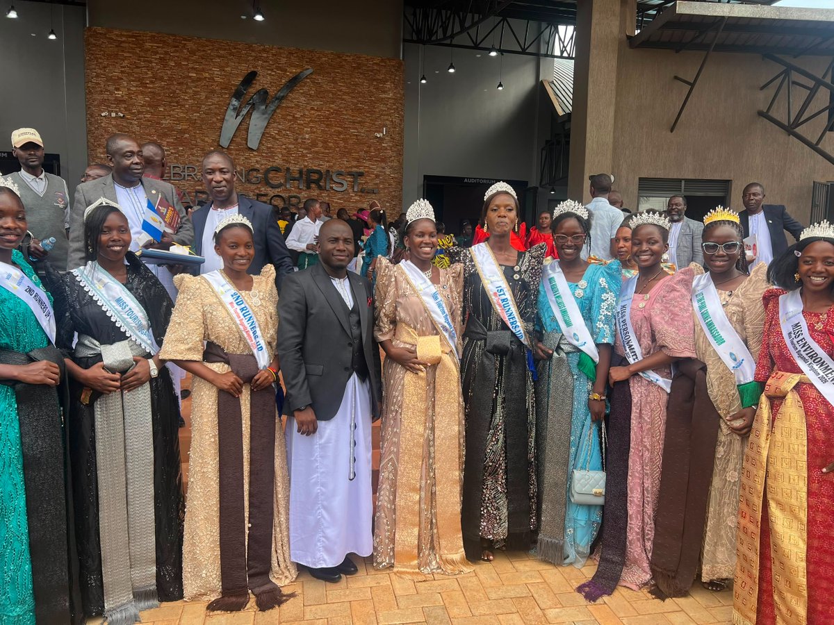 queenrahmmy's tweet photo. Kabaka's coronation anniversary at watoto church Bweyogerere with Buganda tourism queens. Thank you @ Kushona fashions for this amazing look. https://t.co/zppFFAA5pF